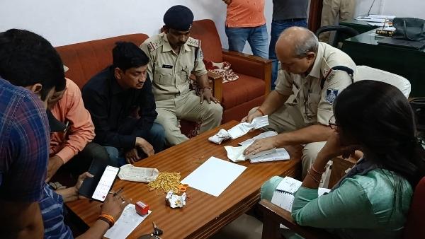 त्योहारी सीजन में बढ़ जाती है सोने की तस्करी