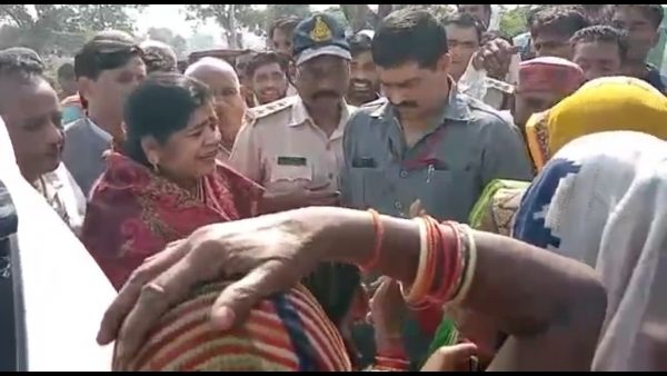 प्रतिमा स्थापित होते ही पहुंच गए भीम आर्मी के कार्यकर्ता