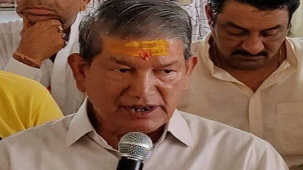 प्रकरण को लेकर हरीश रावत ने मौन उपवास किया प्रकरण को लेकर हरीश रावत ने मौन उपवास किया