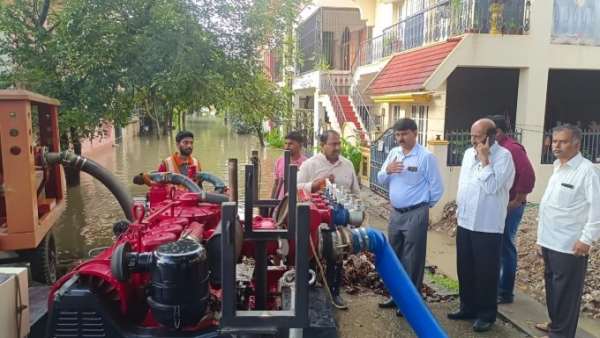 बेसमेंट पार्किंग में पानी भरा 