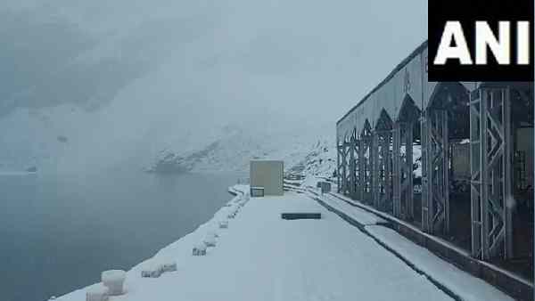 उत्तराखंड के चमोली में भी हिमपात