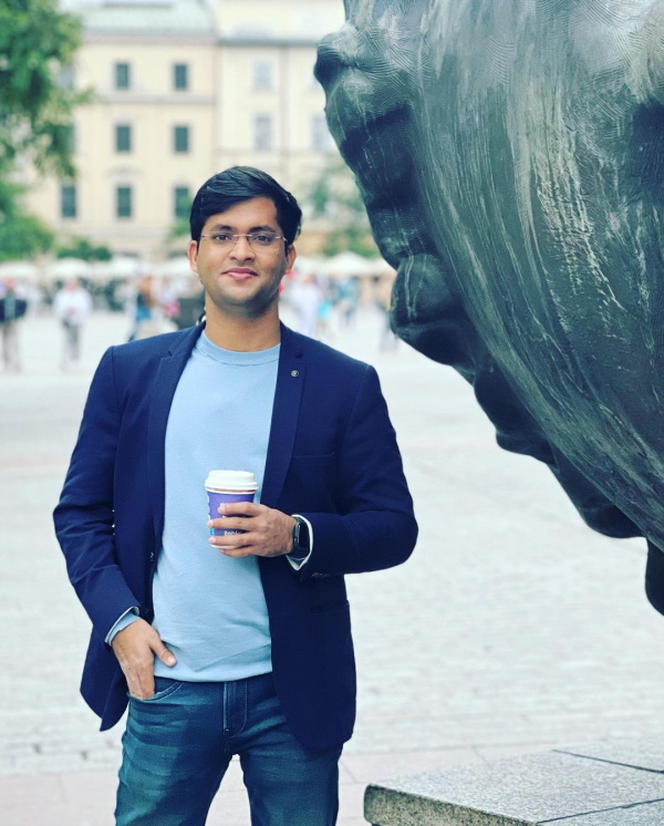 आईएएस शेख अंसार अहमद इंस्‍टाग्राम पर काफी एक्टिव