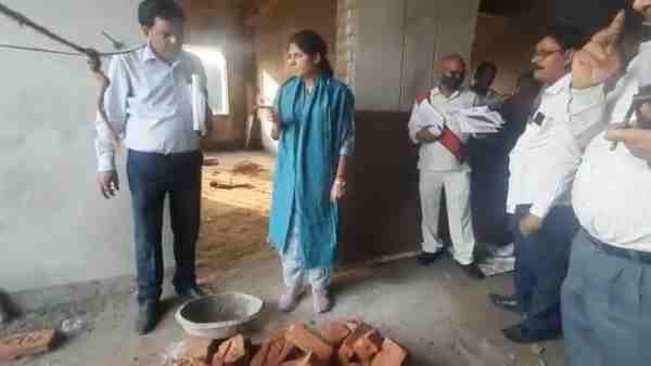 घटिया निर्माण देख बोलीं ईशा दुहन, 'मैं किसी को छोडूंगी नहीं' घटिया निर्माण देख बोलीं ईशा दुहन, 'मैं किसी को छोडूंगी नहीं'