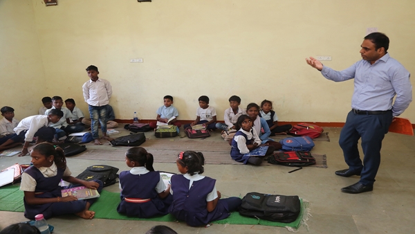 अन्य क्लास के बच्चों से भी नहीं बने सवाल 