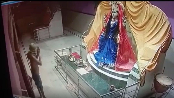 लक्ष्मीजी के मंदिर में भी इसी तरह वारदात लक्ष्मीजी के मंदिर में भी इसी तरह वारदात