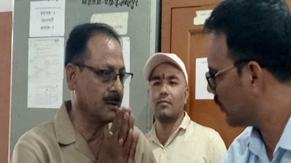 हाथ-पैर जोड़ते नजर आया आरोपी 