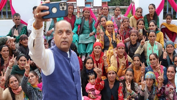 उम्मीदवारों की लिस्ट पर नजर 
