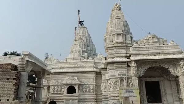 दीपोत्सव में बड़ी तादाद में पहुंचते हैं जैन धर्मावलंबी