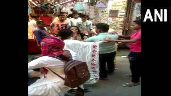 Karwa Chauth पर पति की पिटाई का वीडियो हुई वायरल