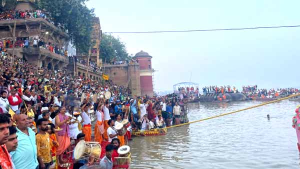 तुलसी घाट बन जाता है गोकुल 