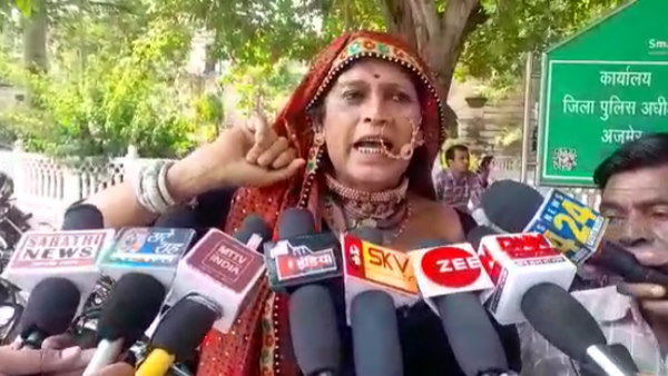  स्‍टाफ ने किन्‍नर सुशीला को रोक दिया