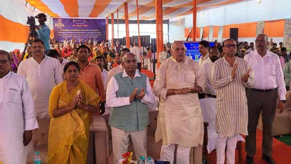 किसानों को उत्पादन बढ़ाने की दी गई जानकारी किसानों को उत्पादन बढ़ाने की दी गई जानकारी