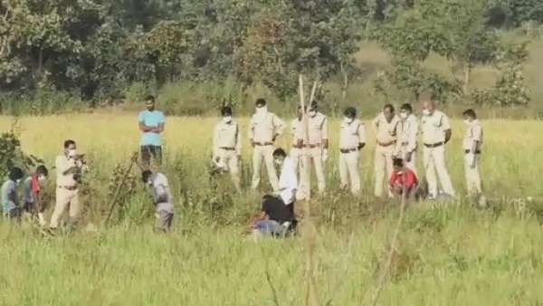 हाथियों के उत्पात से घिर गए थे डेढ़ दर्जन परिवार 