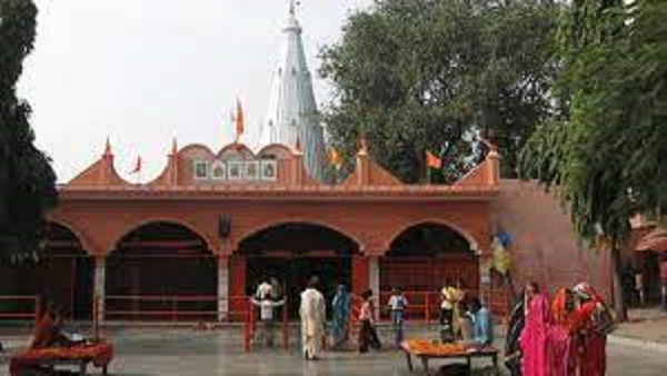 श्रद्धालुओं की रहती है भारी भीड़