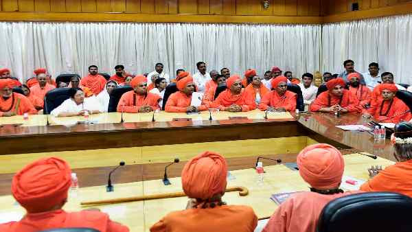 लिंगायत संतों के साथ क्या हो रहा है लिंगायत संतों के साथ क्या हो रहा है