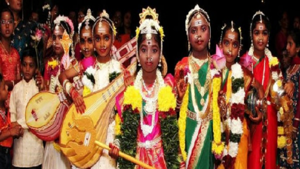 कुछ लोग नवमी के दिन भी कन्यापूजन कराते हैं