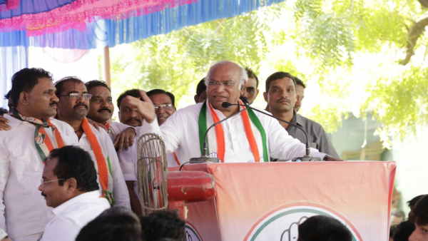खड़गे के जरिए आदिवासी मतदाताओं को साधेगी कांग्रेस