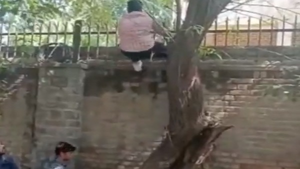 'छात्रों ने असहज महसूस किया...' 