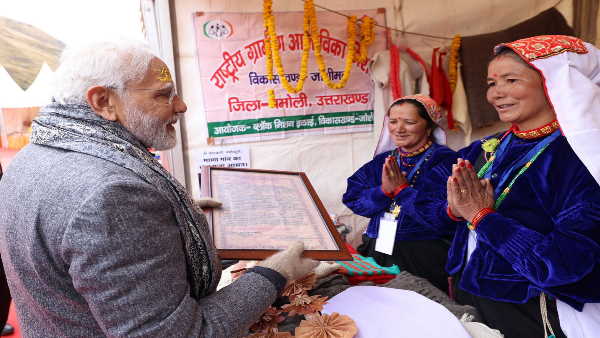 माणा गांव में आयोजित कार्यक्रम में विकास परियोजनाओं का शिलान्यास