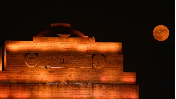  'हंटर मून'