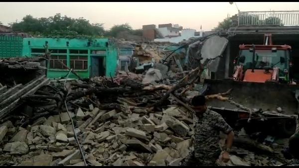 लोहागढ़ के जंगलों में पहुंचे आईजी