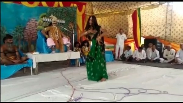 लोगों ने वीडियो बनाकर सोशल मीडिया पर किया वायरल