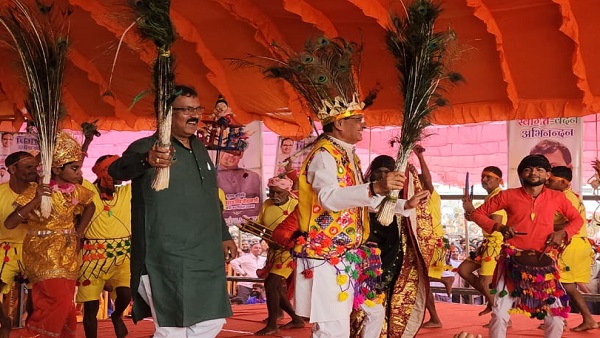 सीएम शिवराज का अनूठा मौनिया नृत्य, मस्ती में खूब नाचे 