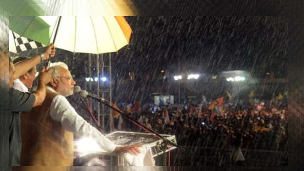 पीएम मोदी भी बोलते रहे,लेकिन साथ में छत्ता था