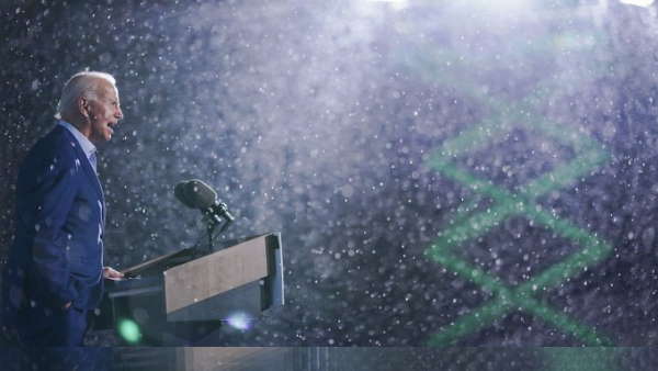 अमेरिका में भी है यही ट्रेंड , जो बाइडन भी भीगते दिखे थे 