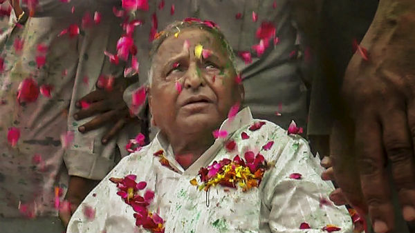 परिवार को एकता के सूत्र में बांधने की कोशिश की परिवार को एकता के सूत्र में बांधने की कोशिश की