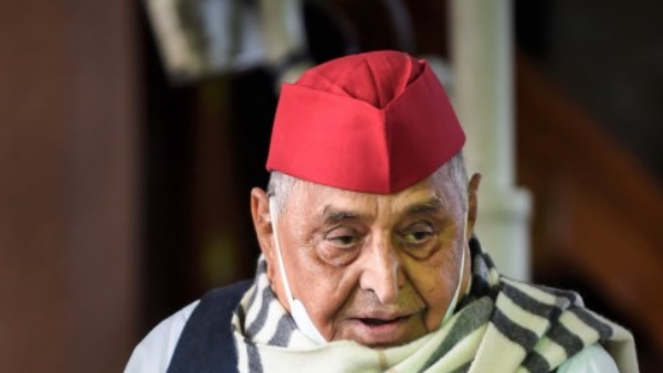 गुरु ने मुलायम से खुश होकर दे दी थी अपनी सीट