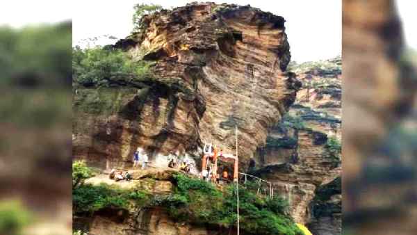 कई रहस्यों से भरा है तपकरा, गुफा मे स्थित है पाताल द्वार