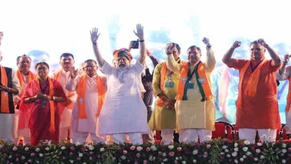 देर रात 10 बजे बाद बिना लाउडस्पीकर के किया संबोधित