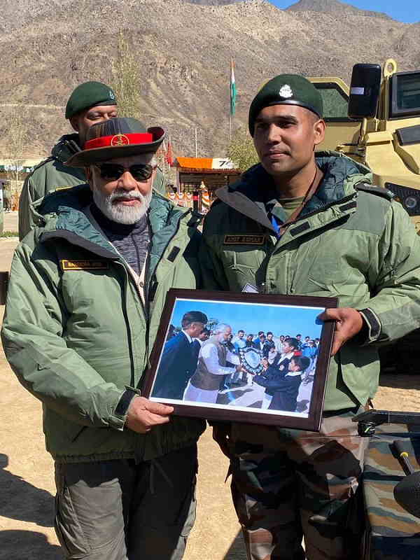 Diwali 2022: PM Modi Diwali Celebration In Kargil With Soldiers, met Major Amit, earlier met in Nov 2001 in Gujarat