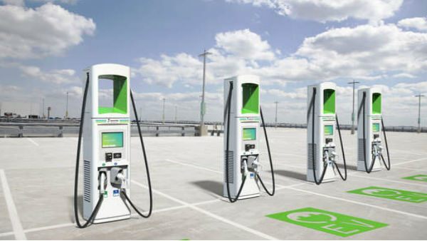 चार्जिंग स्टेशन पर हो सकती है व्यवस्था