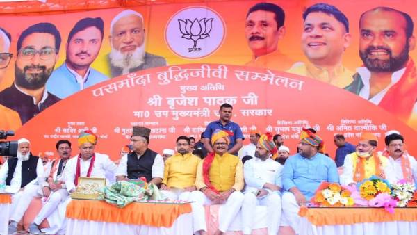 मुस्लिम बीजेपी के साथ जुड़े तो सपा-बसपा के लिए खतरा मुस्लिम बीजेपी के साथ जुड़े तो सपा-बसपा के लिए खतरा