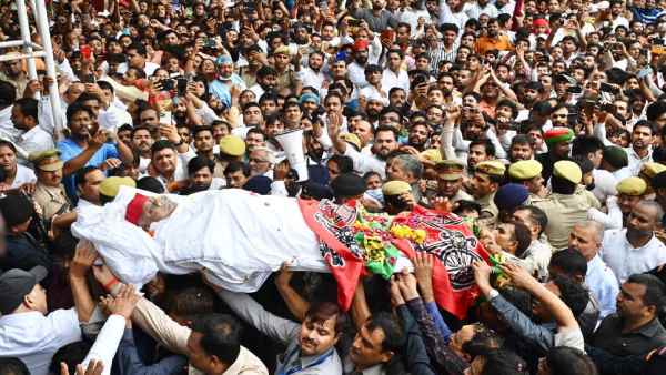 राजकीय सम्मान के साथ हुआ अंतिम संस्कार 