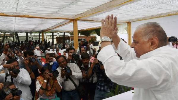 समाजवादी राजनीति का उदारवादी चेहरा समाजवादी राजनीति का उदारवादी चेहरा