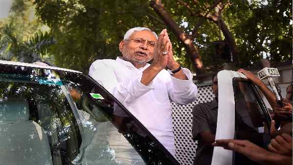 नीतीश कुमार की राष्ट्रीय महत्वाकांक्षा पर चोट नीतीश कुमार की राष्ट्रीय महत्वाकांक्षा पर चोट