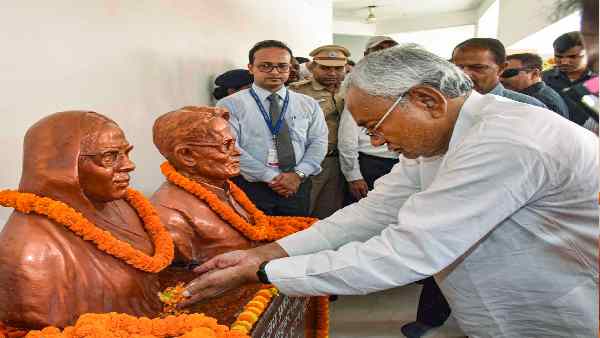 'शेर-ए-बिहार' को हराने वाला 'बच्चा', जिसने 8वीं बार मुख्यमंत्री पद की शपथ ली