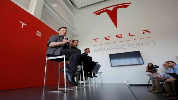 सोशल मीडिया पर कर्मचारियों के Tweets