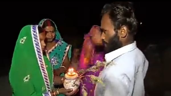 एक पति के लिए 3 पत्नियों ने रखा व्रत