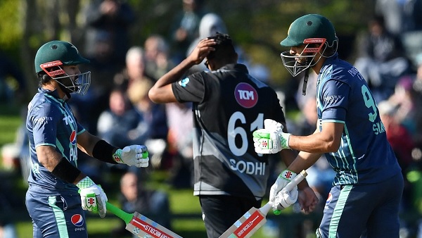 Pakistan beats New Zealand in tri series Pakistan beats New Zealand in tri series