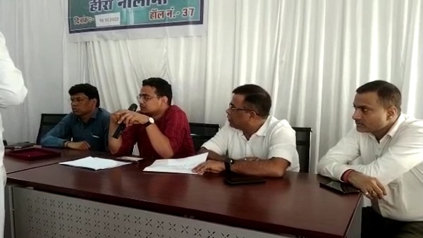 उथली खदानों के दिए जाते हैं पट्टे, नीलाम होते हैं यही हीरे उथली खदानों के दिए जाते हैं पट्टे, नीलाम होते हैं यही हीरे