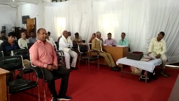 कुल 200 हीरे नीलामी के लिए रखे जाने हैं कुल 200 हीरे नीलामी के लिए रखे जाने हैं