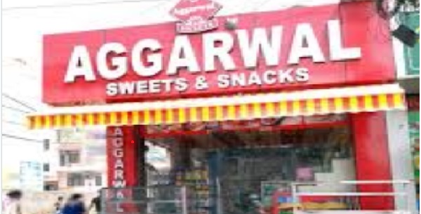 मिठाई शॉप की तस्वीर शेयर करके यूजर्स ने लिए मजे