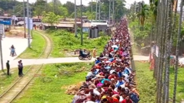 यात्रियों से ढक गई पूरी ट्रेन 