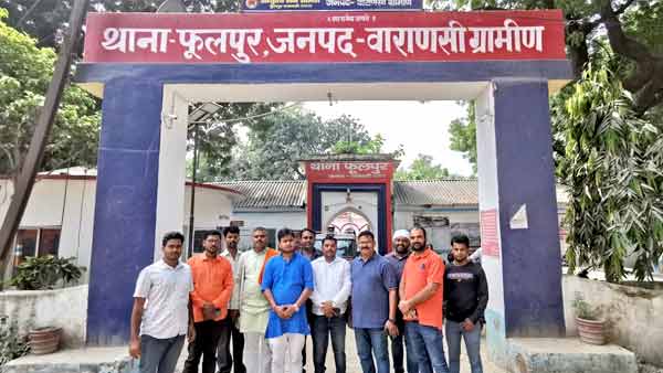 प्रार्थना सभा शुरू होते ही पहुंच गए नेता