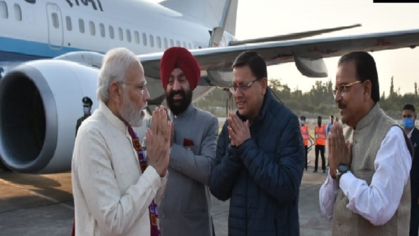 Live: पीएम मोदी पहुंचे केदारनाथ, 8:30 पर शुरू होगी पूजा