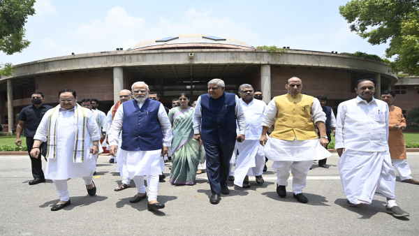 तीन राज्यों के आदिवासी मतदाताओं को लुभाएंगे पीएम मोदी